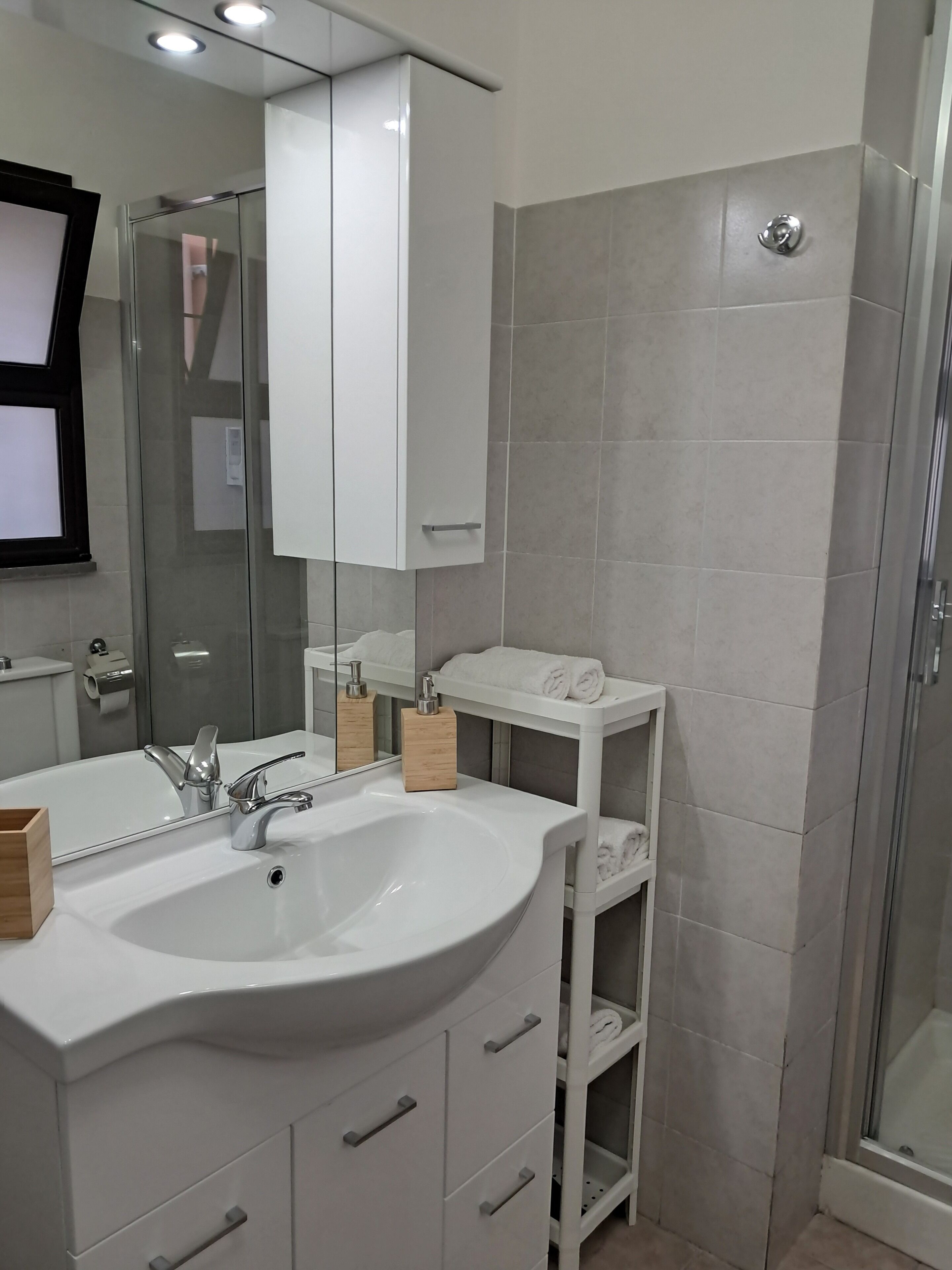Doccia, asciugacapelli, bidet, asciugamani