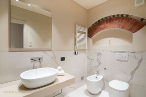 Douche, bidet