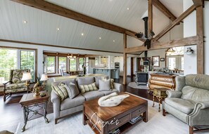 Téléviseur connecté, foyer, livres