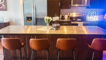 Micro-ondes, four, plaque de cuisson, lave-vaisselle