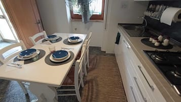 Macchina per tè/caffè, frigorifero, microonde, forno