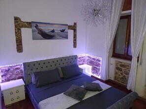 Iron/ironing board, WiFi, bed sheets - Village farmhouse surrounded by greenery within walking distance of the sea (Liguria)