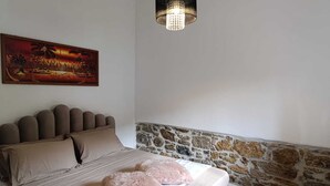2 bedrooms, iron/ironing board, WiFi (free), bed sheets