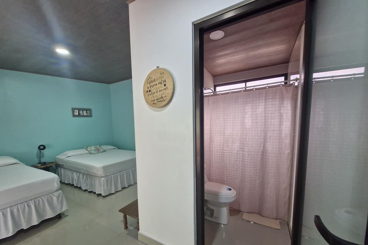 Deluxe Double Room, Penyaman udara | Peti besi dalam bilik, meja, Wi-fi percuma