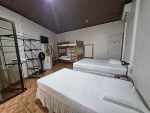 In-room safe, desk, free WiFi