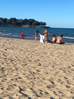 Beach - Chic 1-bedroom apartment in marvelous Chicago with WiFi, AC. (Chicago)