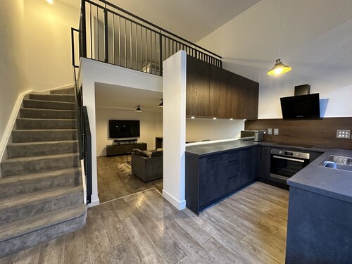 Cozy 1-Bedroom with Parking