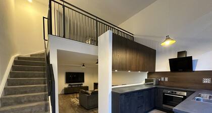 Cozy 1-Bedroom with Parking