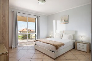 3 bedrooms, iron/ironing board, WiFi, bed sheets - Gazela House – Comfort & Barbecue in Porto Santo (Porto Santo)