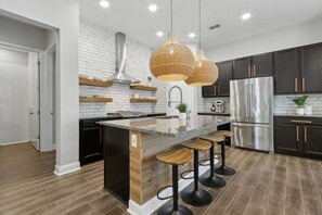 Mikrowelle, Ofen, Herdplatte, Geschirrspüler