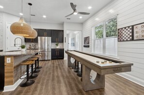 Mikroaaltouuni, uuni, liesi, astianpesukone