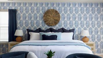 5 bedrooms, desk, iron/ironing board, travel crib