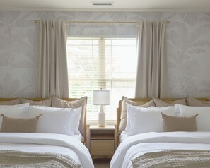 5 bedrooms, desk, iron/ironing board, travel cot