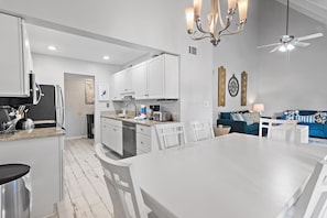 Appart'hôtel, 1 très grand lit et 1 canapé-lit (Seascape Golf Villa 34C) | Intérieur
