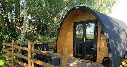 Magnificent "Pod" fully equipped self-catering cottage in the countryside near Bergues