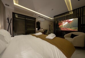 1 bedroom, desk, free WiFi, bed sheets