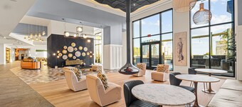 Skyline Townhouse: 3BR Penthouse ATL | CityView, Gym, Pool & Terrace