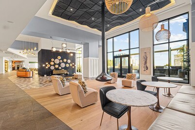 Skyline Townhouse: 3BR Penthouse ATL | CityView, Gym, Pool & Terrace