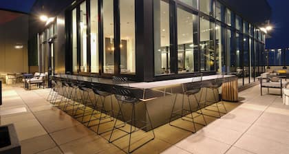 Skyline Townhouse: 3BR Penthouse in Atlanta, GA | City View, Gym, Pool & Terrace