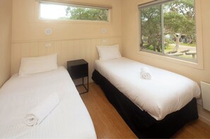 3 bedrooms, iron/ironing board, internet