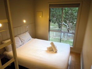3 bedrooms, iron/ironing board, Internet