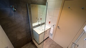 Unclassified image, 3 of 12, button - FDE 30 - FAMILY DELUXE 3 BEDROOM CABIN (Cape Otway)