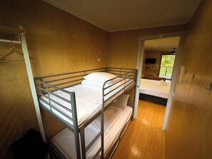 1 habitación, tabla de planchar con plancha y internet 