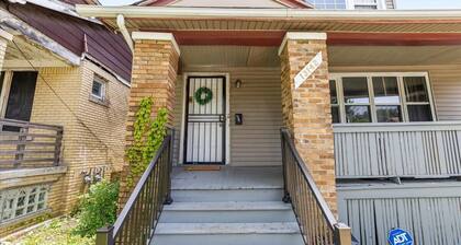 Charming 3-bedroom house with AC, WiFi in awesome Detroit