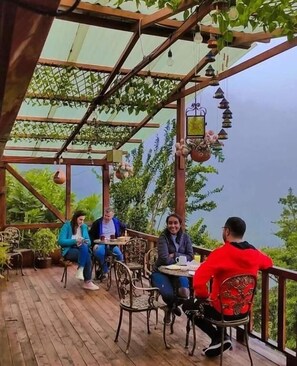 Terrace/patio - Las Orquideas Runtun Lodge (Baños de Agua Santa)