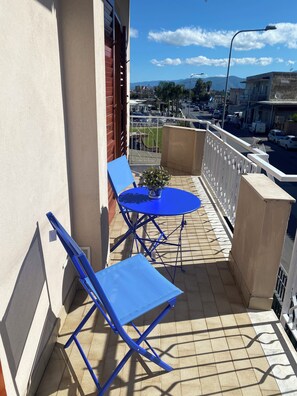 Outdoor dining - Five minutes from the excavations of Pompeii, family apartment with parking space. (Santa Maria la Carità)
