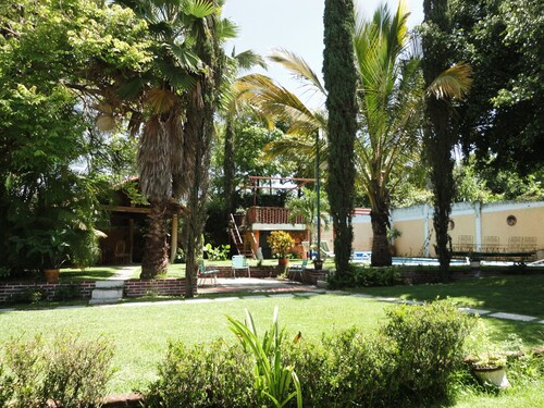 Rustic house with private pool and garden (pet friendly)