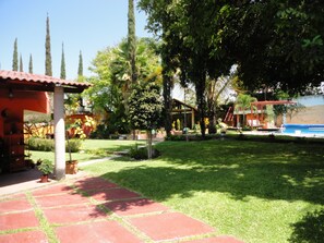 Property grounds - Rustic house with private pool and garden (pet friendly) (Chiconcuac)