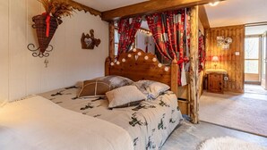 1 soverom, strykejern/-brett, reiseseng for barn og sengetøy