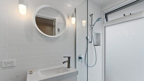 Een douche, een haardroger