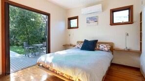 3 bedrooms, desk, iron/ironing board, free WiFi - Sea Sounds on Lohr Inverloch (Inverloch)