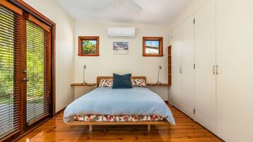 3 bedrooms, desk, iron/ironing board, free WiFi
