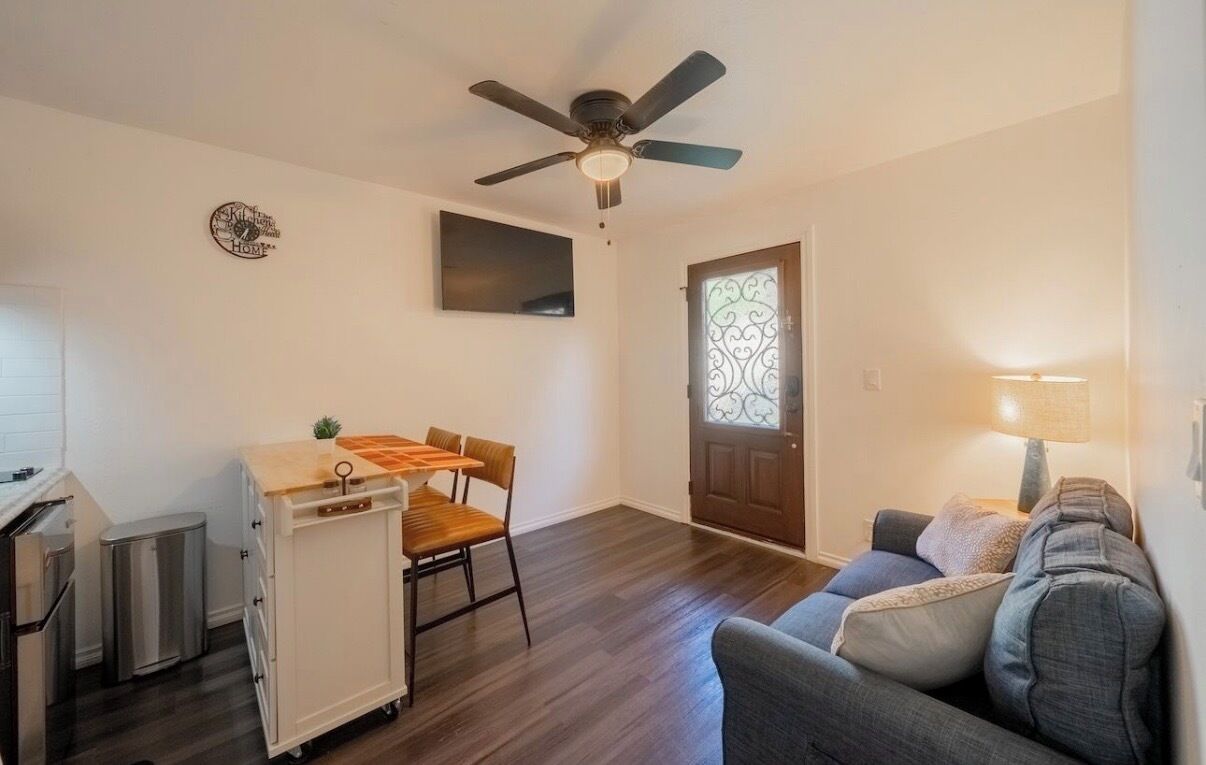 Private King Suite With Waterfall Patio  Peaceful Simi Valley Retreat - Calabasas, CA