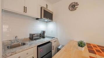Coffee/tea maker, fridge, microwave, toaster