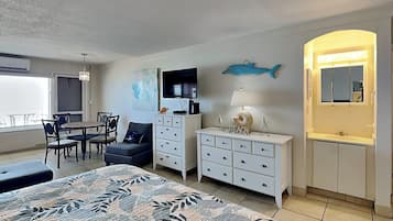 Condo (0 Bedroom) | Property amenity