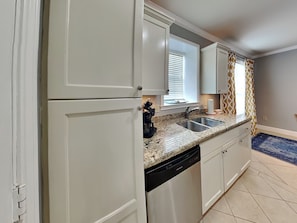 Condo (1 Bedroom) | Servicio de la propiedad