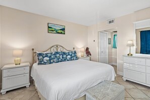 Townhome, 1 King Bed with Sofa bed (Capri by the Gulf 106)
