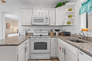 House, 1 King Bed with Sofa bed (Capri by the Gulf 106) | Private kitchen