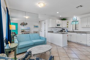 Hus - 1 kingsize-säng med bäddsoffa (Capri by the Gulf 106) | Vardagsrum | Tv