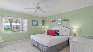 Townhome, 1 King Bed with Sofa bed (Capri by the Gulf 112)