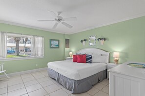 Townhome, 1 King Bed with Sofa bed (Capri by the Gulf 112)