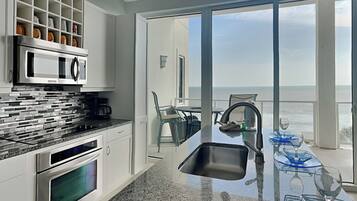 Condo (3 Bedrooms) | Property amenity