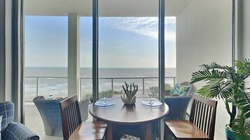 Condo (3 Bedrooms) | Parte interna