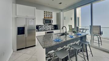 Condo (3 Bedrooms) | Property amenity