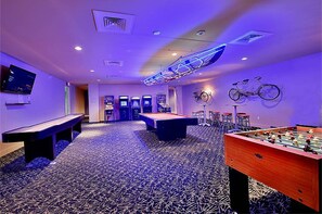 Condo (3 Bedrooms) | Property amenity