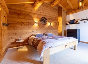4 bedrooms, iron/ironing board, free WiFi